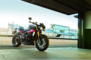 triumph-motorcycles-presenta-due-nuovi-modelli-di-speed-triple-b32a2843