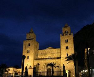 cattedrale di cefalu in notturna