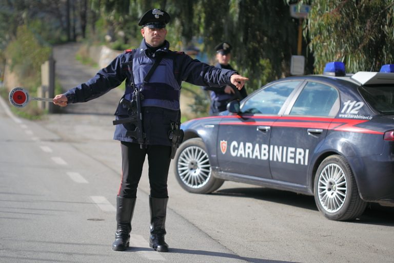 Sfugge al controllo dei Carabinieri, nei guai un giovane di Castellana