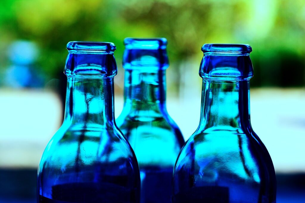 Come riutilizzare le bottiglie di vetro: il trucco della nonna