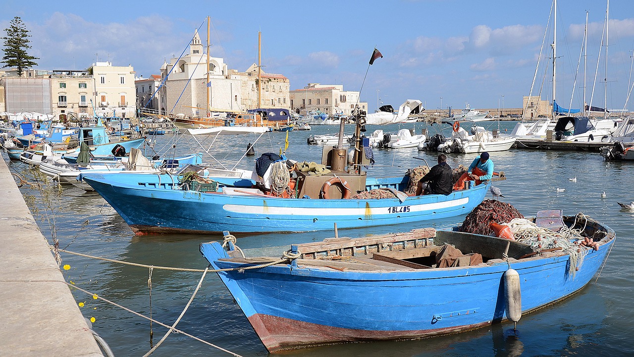 Panorama di Trapani con il mare, le saline e il centro storico, ideale per un itinerario di un giorno.