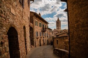 Guida ai borghi medievali con storia e architettura affascinante