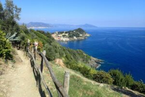Capraia: l'isola toscana raggiungibile in 3 ore di traghetto e poco visitata