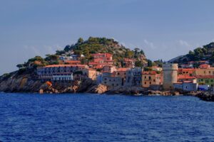 Pianosa: l'isola dell'arcipelago toscano accessibile solo in alcuni giorni