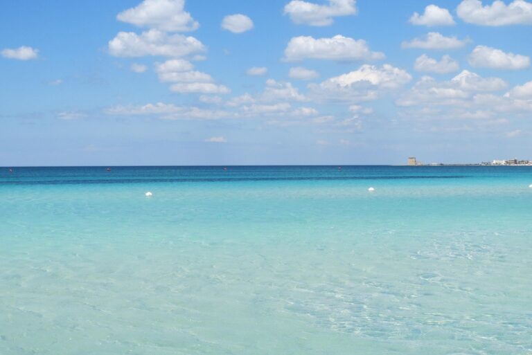 Spiaggia bianca in Salento che ricorda i Caraibi: ma è in provincia di Lecce