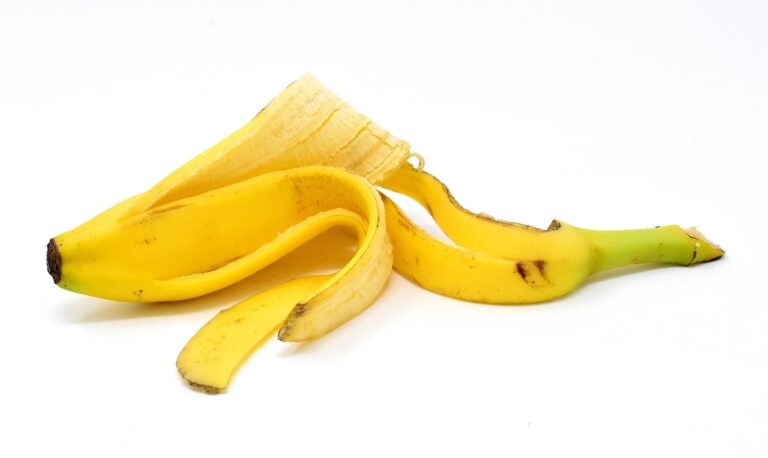 Bucce di banana nelle piante: ecco cosa succede davvero